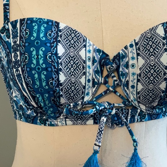 Xhilaration swimsuit top. Sz Medium NWT - Picture 2 of 7